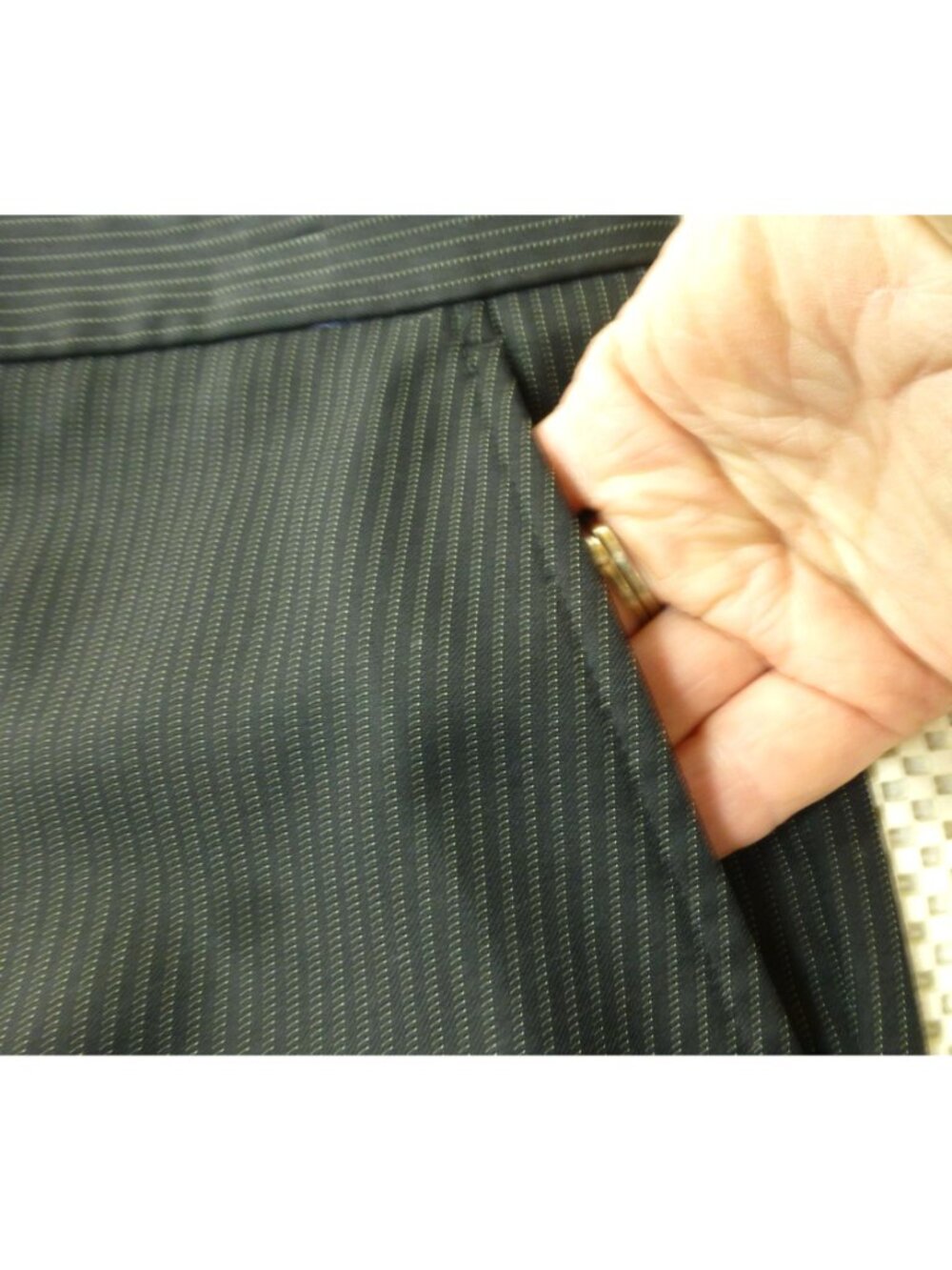 Greg Norman Mens Black Pinstriped Golf Shorts W40 Polyester Blend - Picture 7 of 9